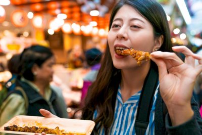 Discover the street food in Bangkok's night markets 